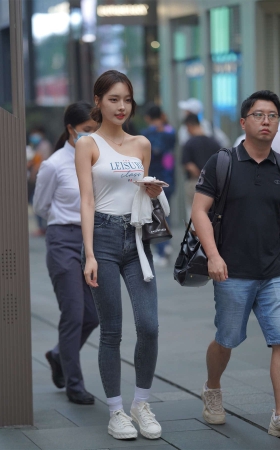 牛仔裤修身百搭