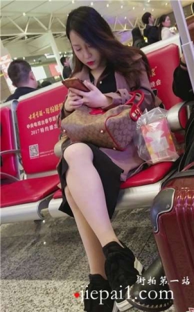 4k-高铁站候车室拍摄极品长腿性感女神姐姐