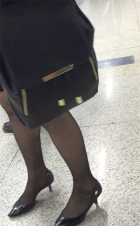 街拍黑丝黑高MM