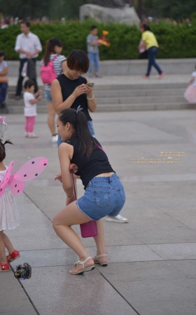 2015-08-28丰满牛仔短裤少妇（8P） [8P]