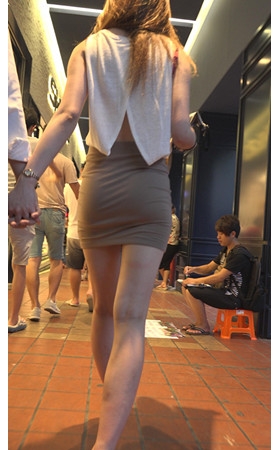 丰腴紧身包臀裙