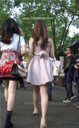 4K - 街拍吊带裙美女 [1.56 GB/MP4]