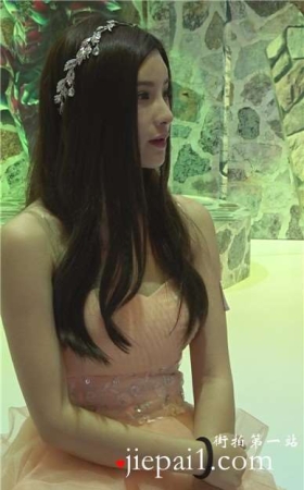 超级甜美萝莉公主裙丰满小美女。