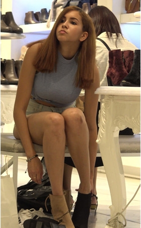 试鞋的国外妹子