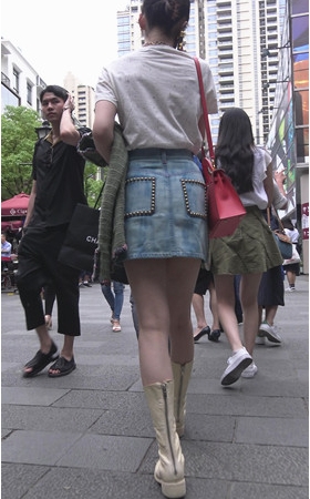 牛仔裙美女