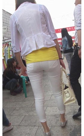 白色紧身裤美女