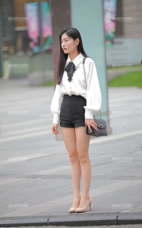 清秀的美腿女孩 [20P]