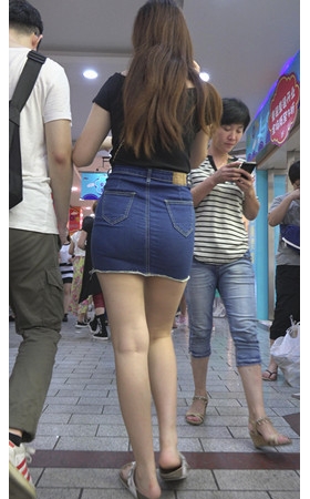 模拍高腰牛仔包臀裙美女