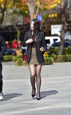 细腻的黑丝长TUI美女