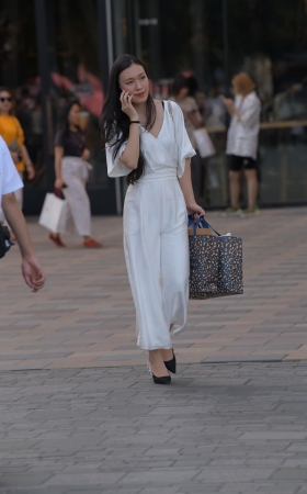 性感白裤少妇