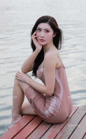 湖边美女 [35P]
