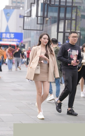 美腿有范儿的性感小姐姐3A2950[395M]