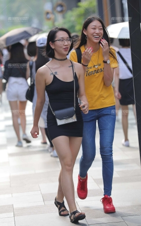 小妹出门喜欢真空 凉快 [14P]