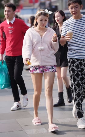 短裤美女