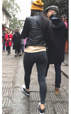 黑色牛仔紧身裤美女