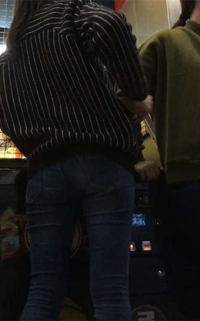 电玩城的蓝牛姐妹花