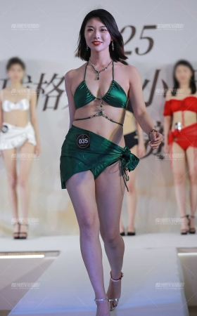 绿色泳装 [28P]