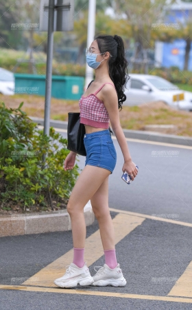 紧身热裤小妹 [18P]