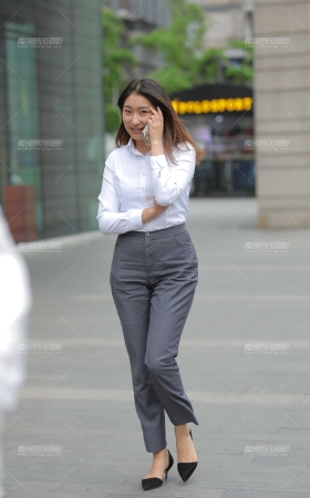 下班途中偶遇公司女白领 [24P]