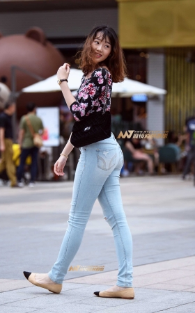 清纯中带着妩媚 [22P]