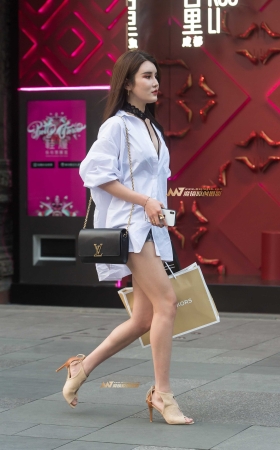 白衬衫低胸长腿高跟鞋美女 [17P]