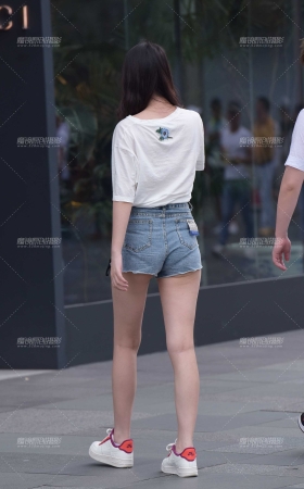 热裤小妹 [15P]
