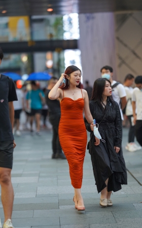 红色长裙妹子