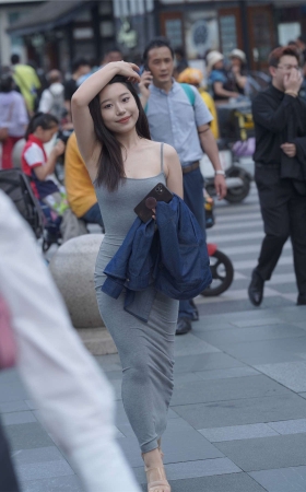 气质灰色长裙