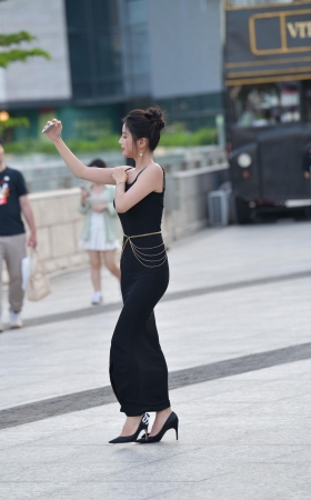 有钱人的老婆，就是貌美如花～