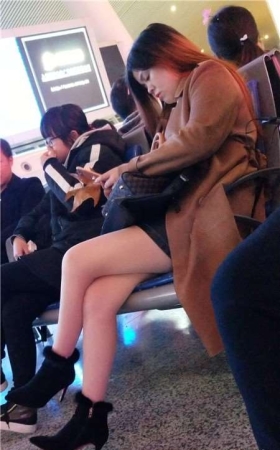 4k-候车室的长外套街拍肉丝长腿熟女
