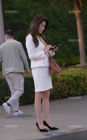 端庄的制服丝袜淑女~ [18P]