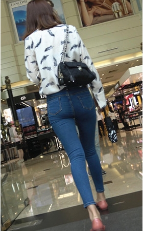 紧身牛仔小姐姐