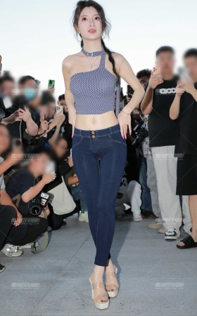 BB酱紧身牛仔裤 [35P]