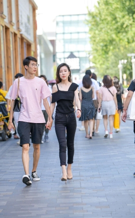骨感温婉黑色系