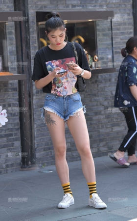 [视觉冲击赛贴】性感大白腿热裤小姐姐 [22P]