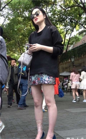 4K 性感身材短裙街拍高跟美女