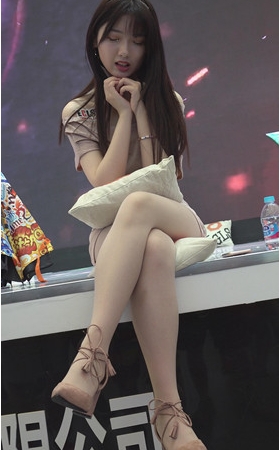 漂亮的美腿小姐姐