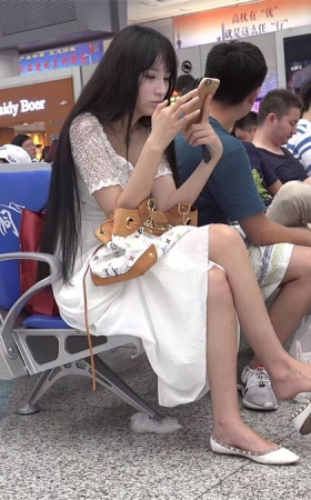 主播级长发萌妹的微露趾挑鞋，你喜欢否？