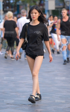 很天然的美女 [16P]