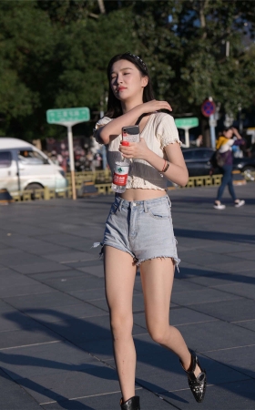 甜美牛仔短裤