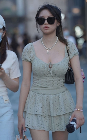 绿色短裙