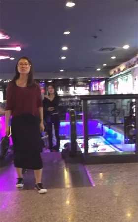 超苗条的黑色紧身裤