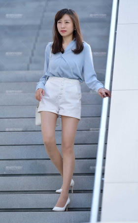 ★搭讪热裤丝袜开朗美女 [19P]