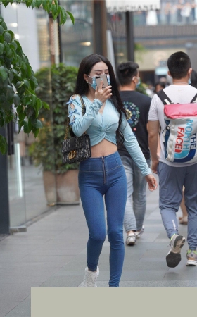 紧身蓝色牛仔蜜桃美女3A8222[563M]