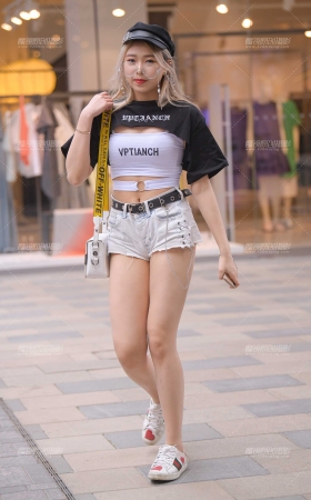 热裤美少女 [24P]
