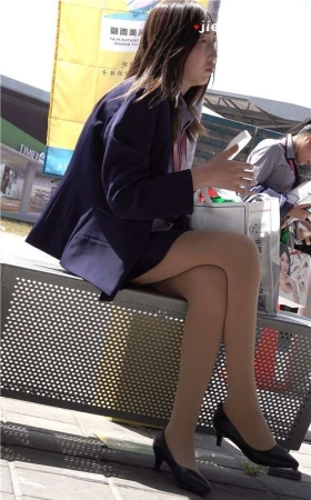 4K - 制服Ol肉丝袜美腿女子 [1.45 GB/MP4]