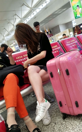 开叉包臀裙极品长发漂亮女神白肤美腿