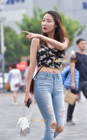 露脐破洞紧牛MM [19P]