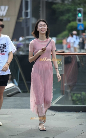 迷人甜美的高挑长裙美女 [24P]