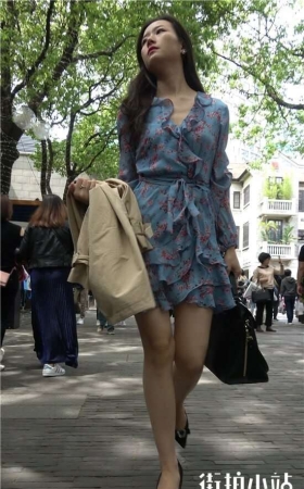 4K - 气质街拍高颜值美女 [1.56 GB/MP4]